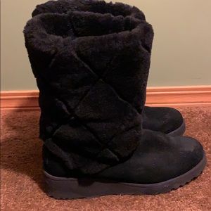 Ugg size 9 black fuzzy boots